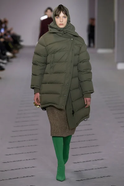 Look 19